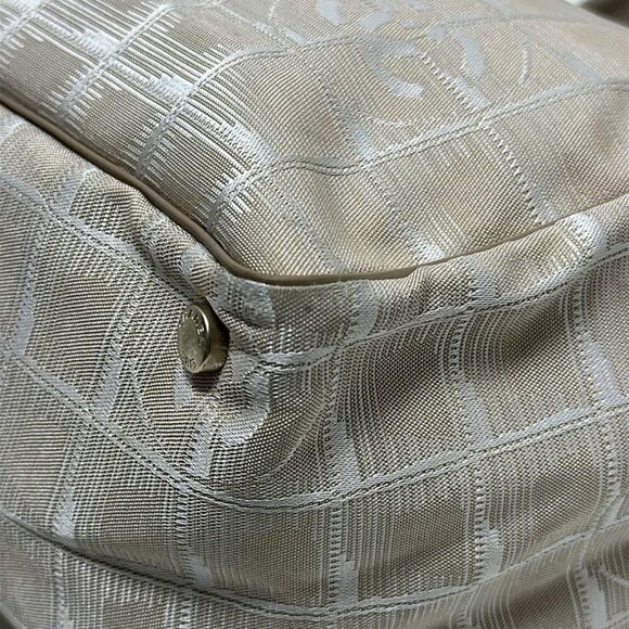 Auth CHANEL New Travel Line Tote MM A15991 Beige Nylon Jacquard Leather Tote Bag - Picture 3 of 8